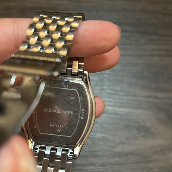 Michael Kors Watch, Model 5897 - Picture 2 of 5